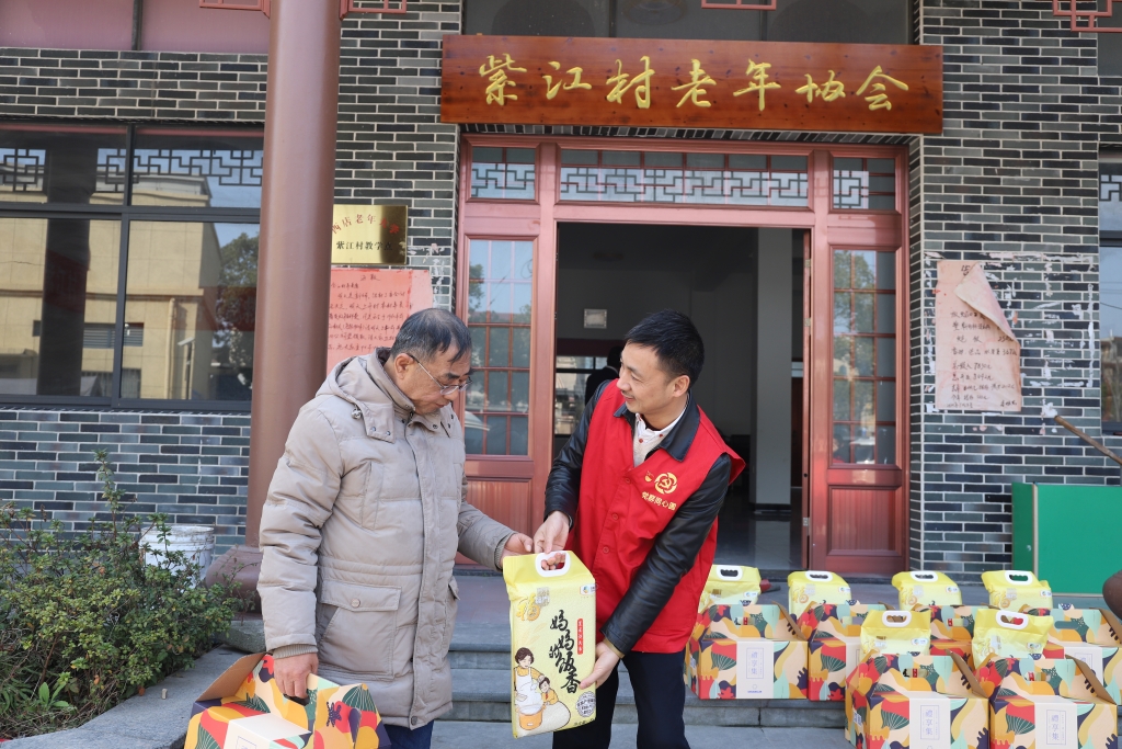 暖春意，敬老情-乐玩在线(中国)多年坚持慰问孤寡老人